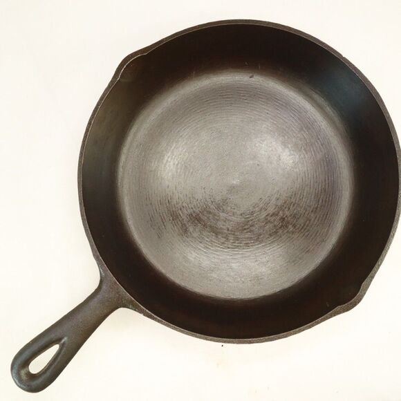 Cast Iron Skllet #7 - 10.25 inch.  with Spouts & Heat Ring - Picture 1 of 13